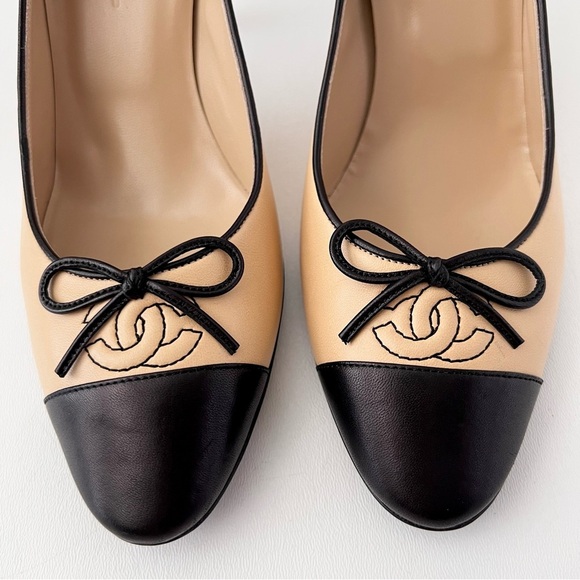 New CHANEL | Beige and Black Cap Toe Pumps Interlocking CC Logo with Bow EU 38.5 - Picture 4 of 16
